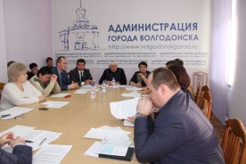 Состояние рынка труда в Волгодонске и привлечение инвестиций рассмотрены на заседании депутатской комиссии