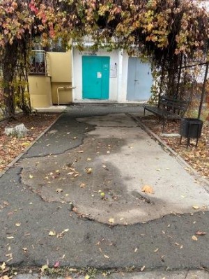 Округ 18. Площадки перед подъездами 5 и 8 на Строителей,20 отремонтированы
