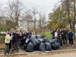 Округ 18. Студенты помогают навести порядок в микрорайоне