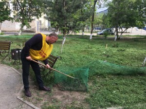 Сергей Асташкин продолжает работы в сквере «Ветеранов войны и труда»