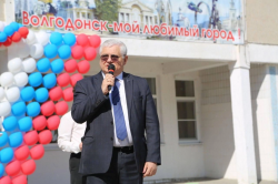 Депутат Пётр Горчанюк принял участие в торжественной линейке посвящённой празднику последнего звонка