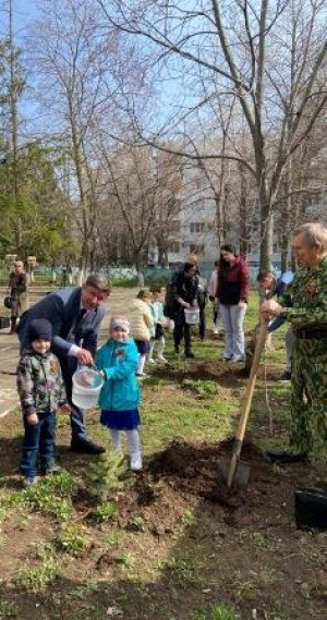 Округ 18. С праздником, соседи!