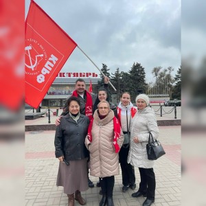 10 округ: 7 ноября, на площади Победы в Волгодонске прошёл митинг, посвящённый 108-й годовщине Великой Октябрьской социалистической революции!