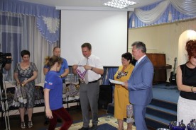 Председатель Волгодонской Думы-глава города наградила победителей III Международного Открытого турнира по плаванию среди детей с ОВЗ на приз Ростовской АЭС