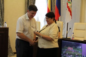 Председатель Волгодонской Думы – глава города наградила победителей выставки цветов