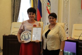 Председатель Волгодонской Думы – глава города наградила победителей выставки цветов