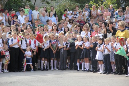 1 сентября состоялись школьные линейки во всех школах Волгодонска