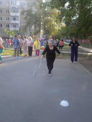 "Весёлыми  стартами" для пожилых людей отметили Международный день пожилого человека в микрорайоне №15