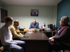 Депутаты-единороссы провели личные приёмы граждан в округах