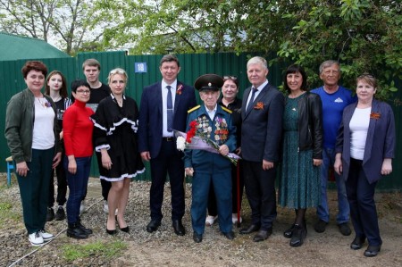 Волгодонские ветераны принимают поздравления с Днём Победы