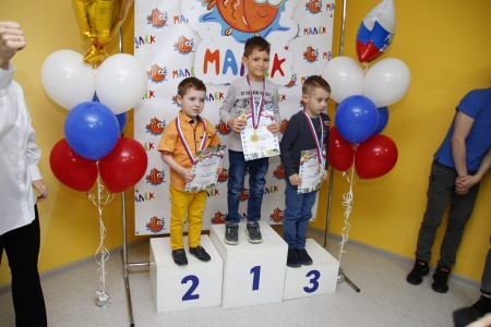 Самые юные пловцы Волгодонска получили свои первые награды