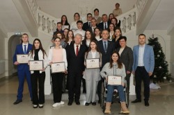 В администрации города наградили лауреатов ежегодных премий для одаренной и талантливой молодежи