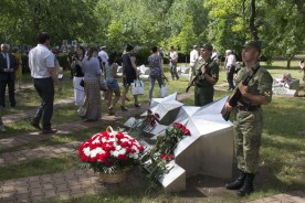 День памяти и скорби: волгодонцы возложили цветы к памятникам жертвам фашизма