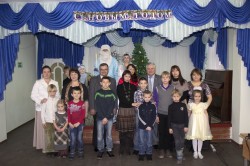 В микрорайонах Волгодонска проходят новогодние мероприятия с участием депутатов городской Думы