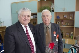 Помним и гордимся! В микрорайонах Волгодонска проходит вручение юбилейных медалей «70 лет Великой Победы»