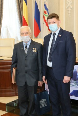 Член Совета старейшин Владимир Мельников отметил 80-летний юбилей
