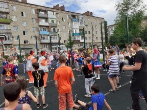Депутат округа № 4 Волгодонска Георгий Ковалевский провел праздник для юных жителей