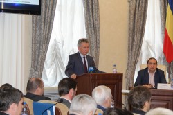 Волгодонские депутаты единогласно поддержали первый отчет главы Администрации города Виктора Мельникова