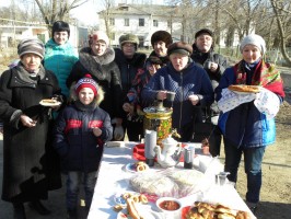 С БЛИНАМИ И ХОРОШИМ НАСТРОЕНИЕМ