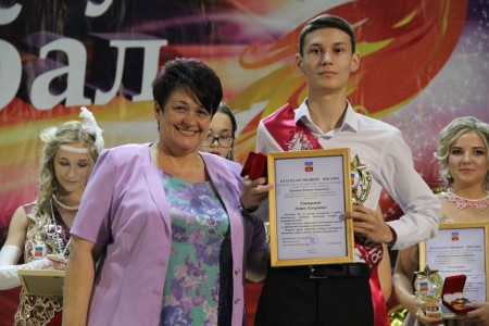 Председатель Волгодонской городской Думы-глава города поздравила выпускников