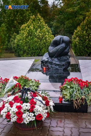Депутат Пётр Горчанюк принял участие в возложении цветов к мемориалу «Жертвам теракта»
