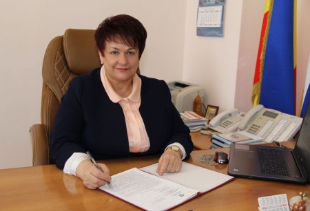 Председатель Волгодонской городской Думы - глава города Людмила Ткаченко поздравляет с Днём молодежи