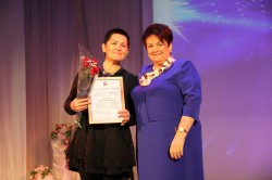 Людмила Ткаченко поздравила коллектив и учеников школы №13 с юбилеем