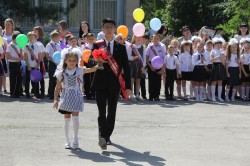 Председатель Волгодонской Думы-глава города посетила «Последний звонок» в школе №13