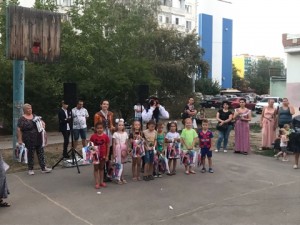 Депутат Пётр Горчанюк поздравил школьников и первоклассников избирательного округа №15 с Днём Знаний.