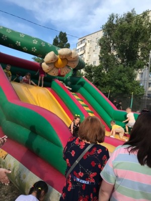  «Ура, каникулы!» Депутат Пётр Горчанюк подарил праздник юным жителям округа.