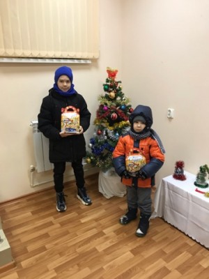 На 15 дней приёмная депутата П.П.Горчанюка превратилась в резиденцию Деда Мороза, где малыши округа получали новогодние сладкие приветы от зимнего волшебника