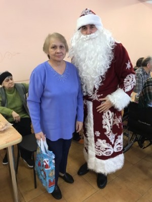 	При содействии депутата П.П.Горчанюка, с наступающим Новым годом  поздравили постояльцев Волгодонского пансионата для престарелых и инвалидов.