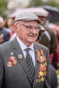 Федор Евдокимович принимает поздравления с 96-летием...