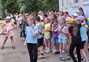 Георгий Ковалевский поздравил с открытием приходящий лагерь в школе № 9