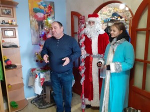 Дед Мороз пришел в дома юных жителей округа № 4