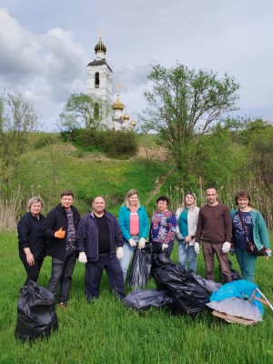 Депутат округа № 4 Волгодонска вместе со школьниками принял участие в акции «Чистый берег»