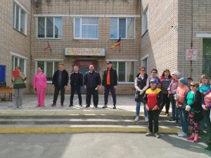 Депутат округа № 4 Волгодонска вместе со школьниками принял участие в акции «Чистый берег»