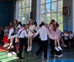 Последний звонок в школе 4-го округа