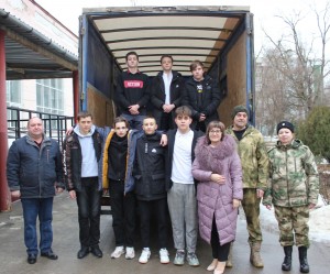 Жители и школьники округа №4 Волгодонска отправили помощь, собранную для фронта