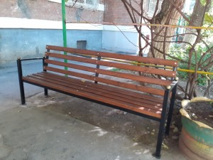 В округе № 4 благодаря депутату Георгию Ковалевскому появились новые скамейки