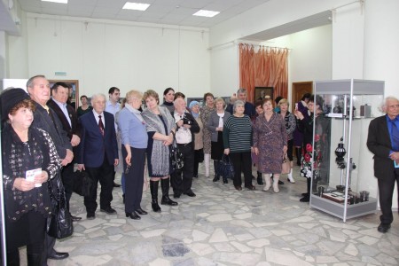 Председатель Думы-глава города приняла участие в открытии выставки памяти Алексея Бурдюгова